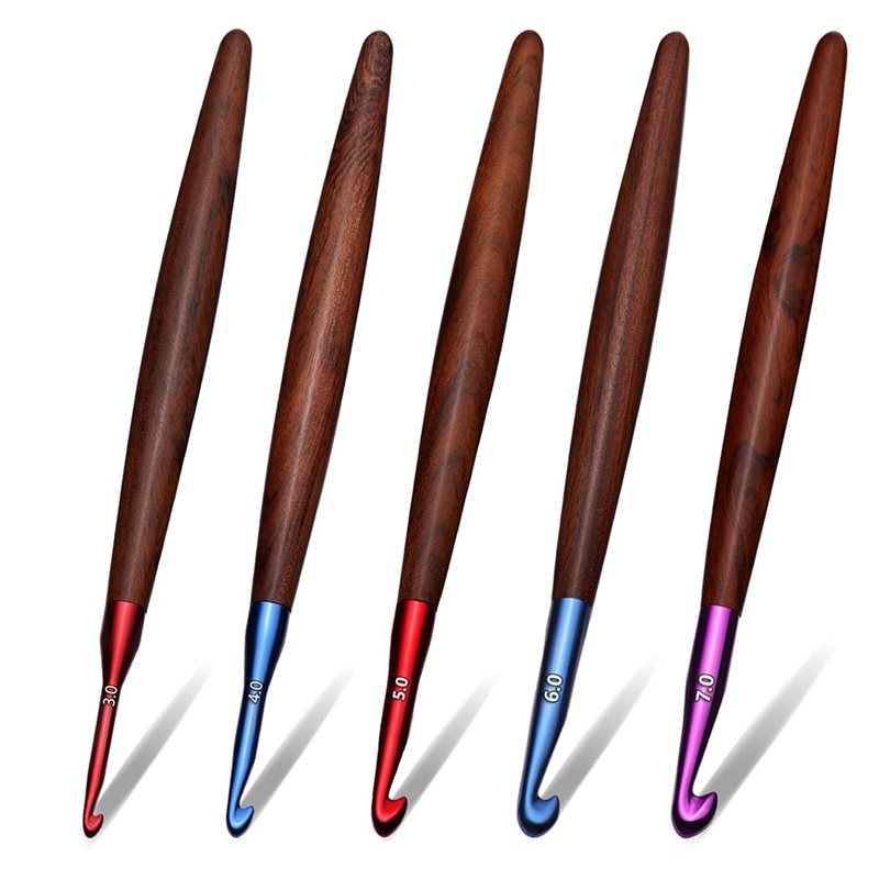 خطافات كروشيه بمقبض خشبي مريح  - مراجعة Wooden Crochet Hooks Ergonomic Handle وسعره